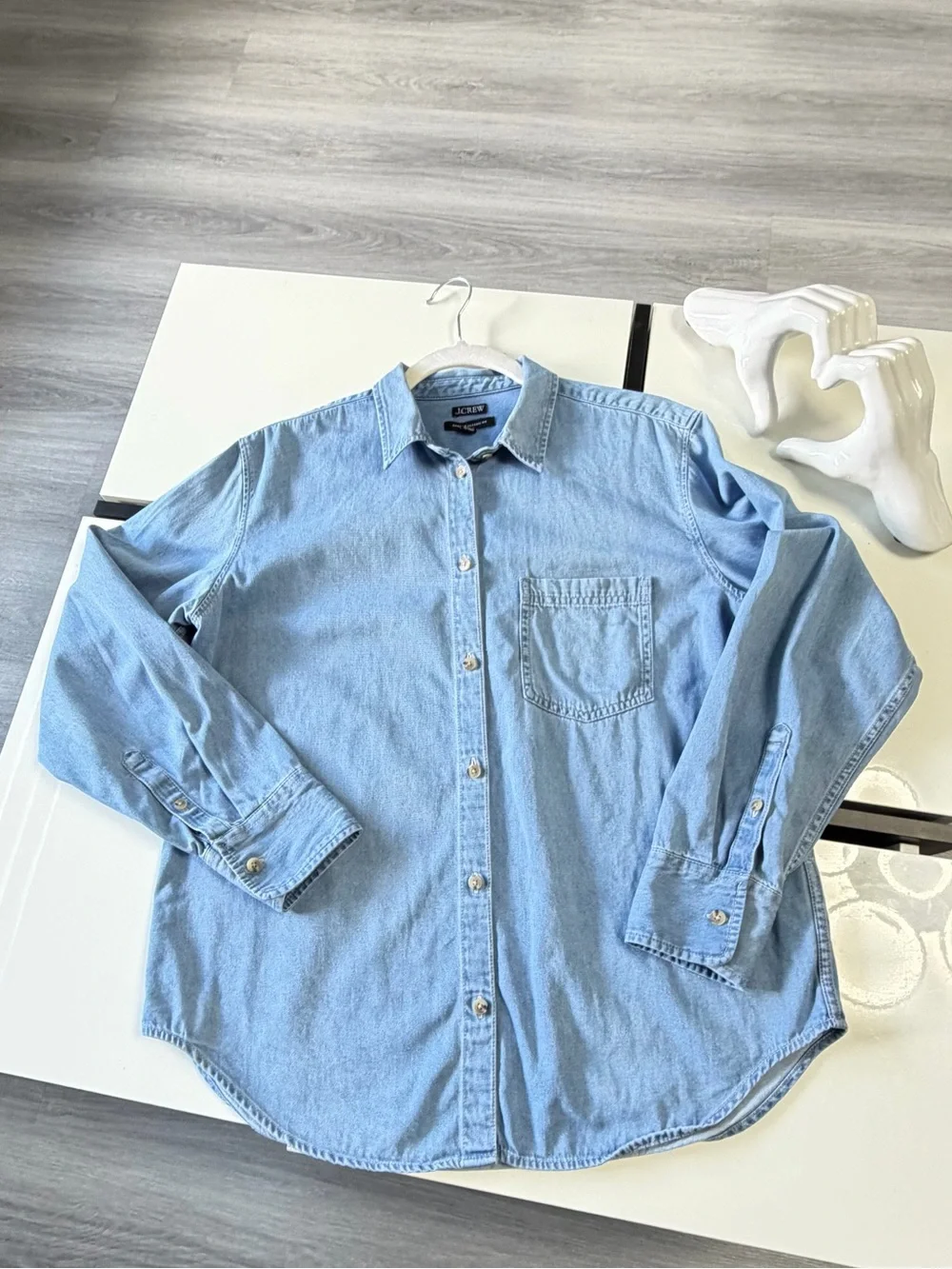 ✨ J.Crew Garçon Classic Fit Light Wash Denim Shirt – Size 6 ✨